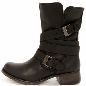 Steve Madden Brewzzer Black Leather Belted Boots